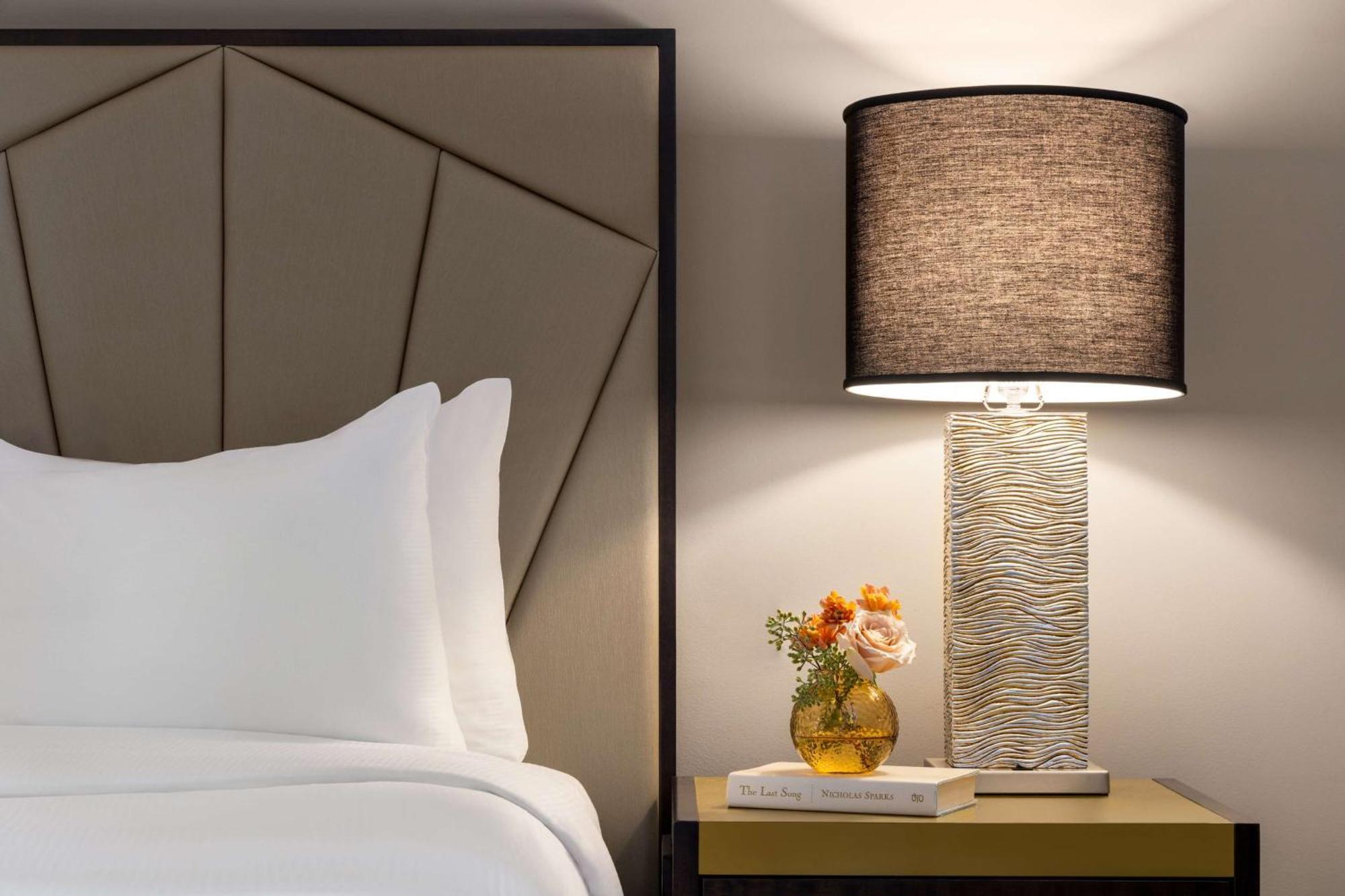 Martinique New York On Broadway, Curio Collection By Hilton Hotel Exterior foto